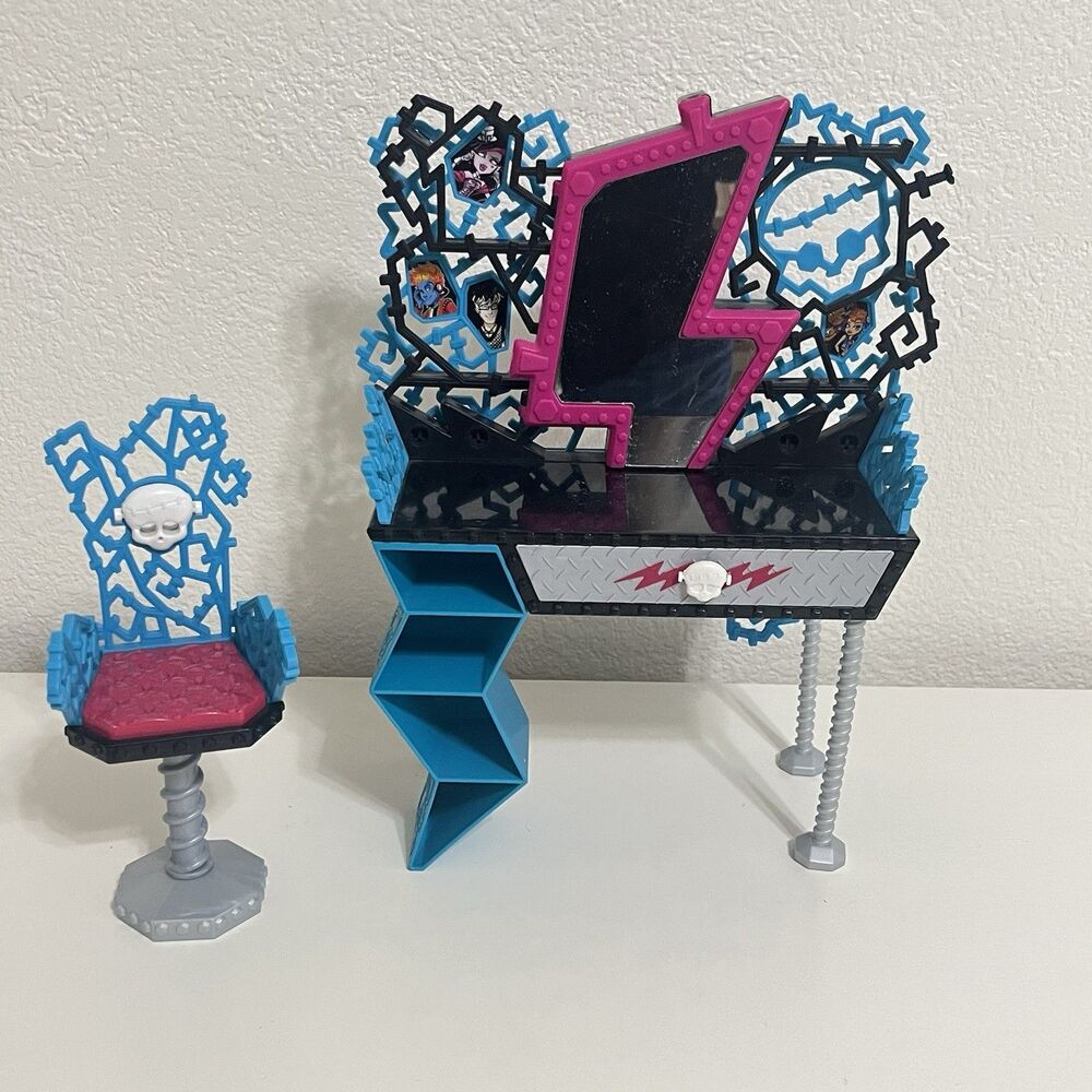 Monster High Frankie Stein Vanity and Chair Playset Mattel 2012